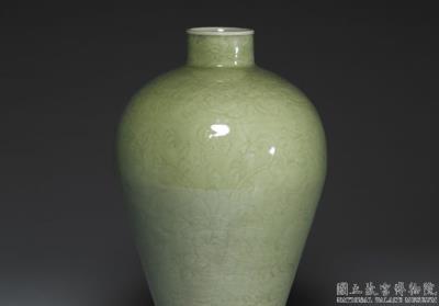 图片[2]-Meiping vase with incised design. of lotus sprays. Longquan ware. Early Ming Dynasty, 1368-1424.-China Archive